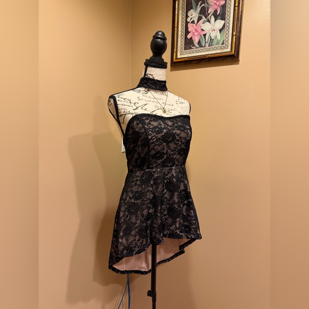 VENUS Lace Mini Dress - Picture 3 of 6